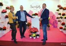 Op de stand van de Begonia veredelaar Koppe Begonia stond commercieel directeur van de firma, Andre Vreugdenhil (in het midden) iedereen te woord. Andre hier in gesprek met voormalige CEO van Royal van Zanten Sjoukje Heimovaara en commercieel directeur van HilverdaFlorist Melchior Moen.